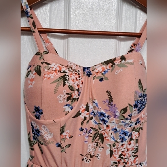 Juniors Pink Floral Jumpsuit Size 1 (XS) - Picture 5 of 7